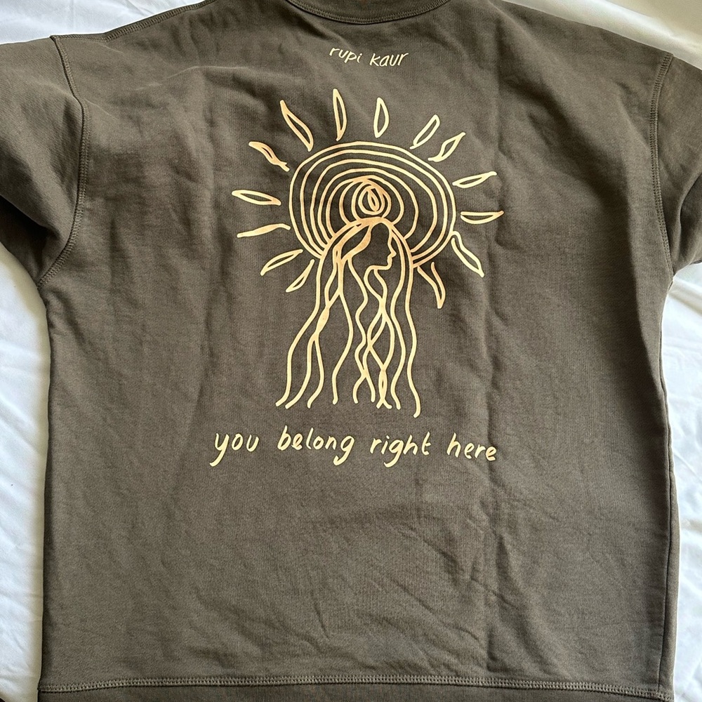 Official Rupi Kuar Home Body sweatshirt size M